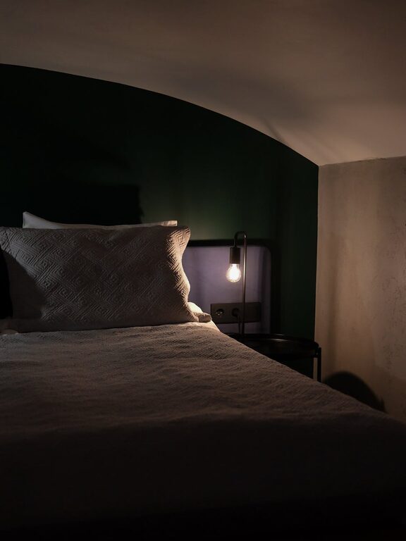 How to Choose the Right Pillow for Better Sleep and Comfort